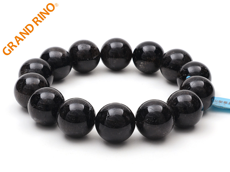 山梨県黒平鉱山黒水晶    ブレス  (桐箱付) 16 15MMX14玉 67.00 GM 1705