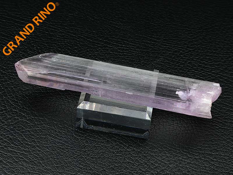 クンツァイト  10A  結晶 (台付) (A)   W86XH20XD6MM 30.00 GM 2236